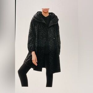 Mycra Pac “Donatella” Elegant Scroll/Black Reversible Raincoat